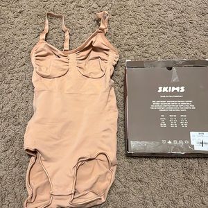 Skims SCULPTING BODYSUIT W. SNAPS XXS/ XS